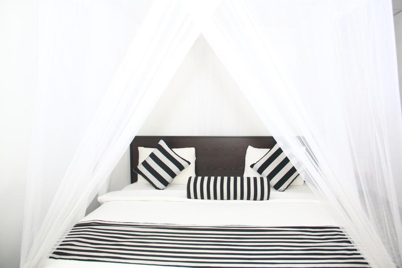 Bed and Breakfast Different View Елла Екстер'єр фото