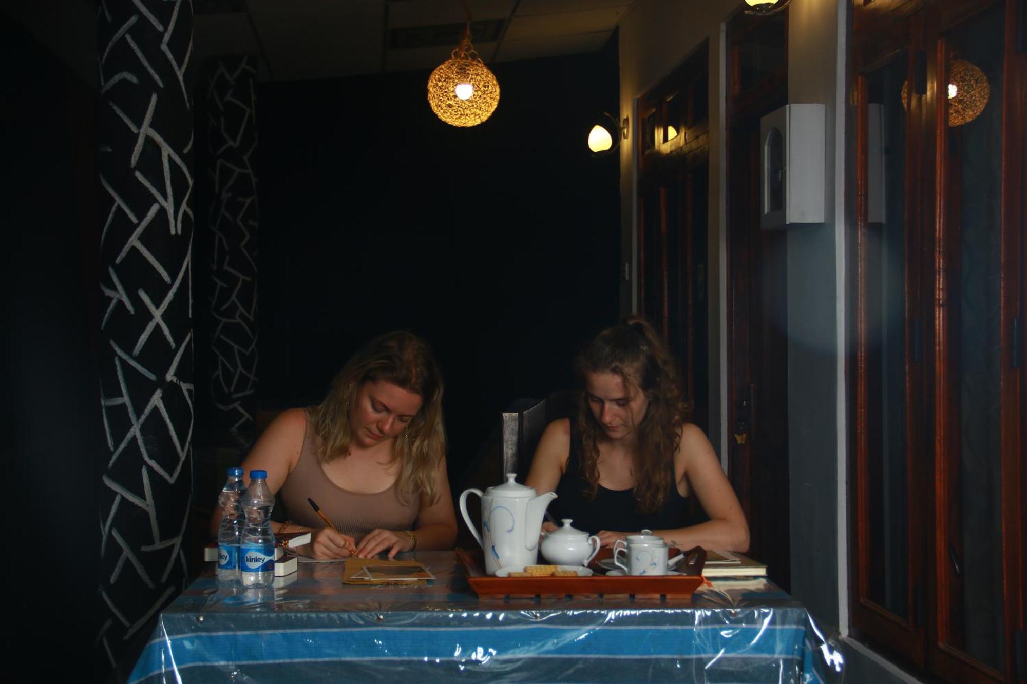 Bed and Breakfast Different View Елла Екстер'єр фото