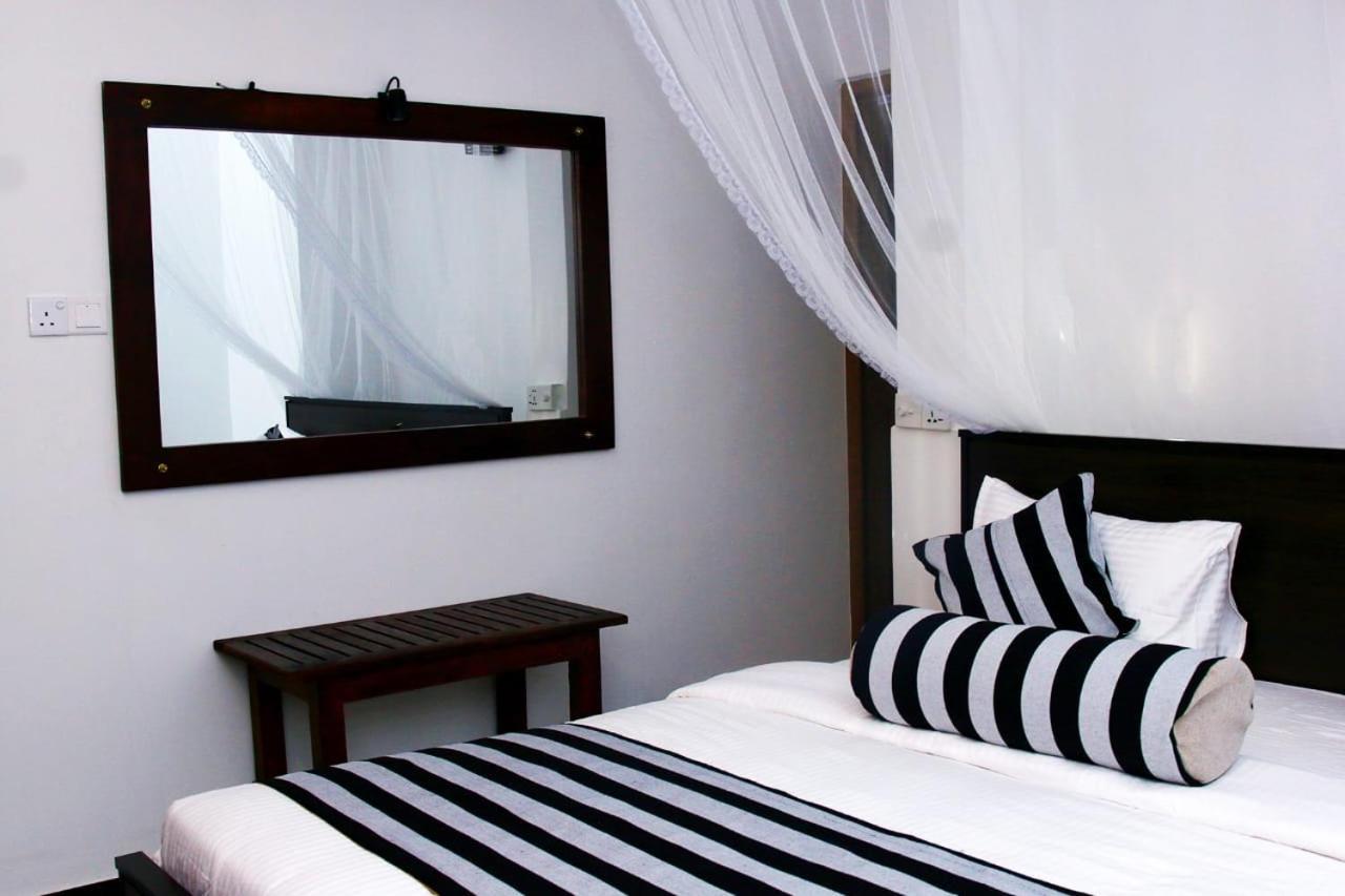 Bed and Breakfast Different View Елла Екстер'єр фото